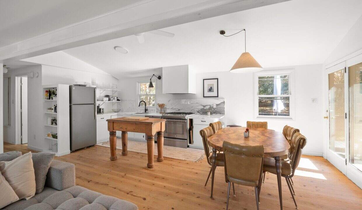 20251029140540120376000000-o