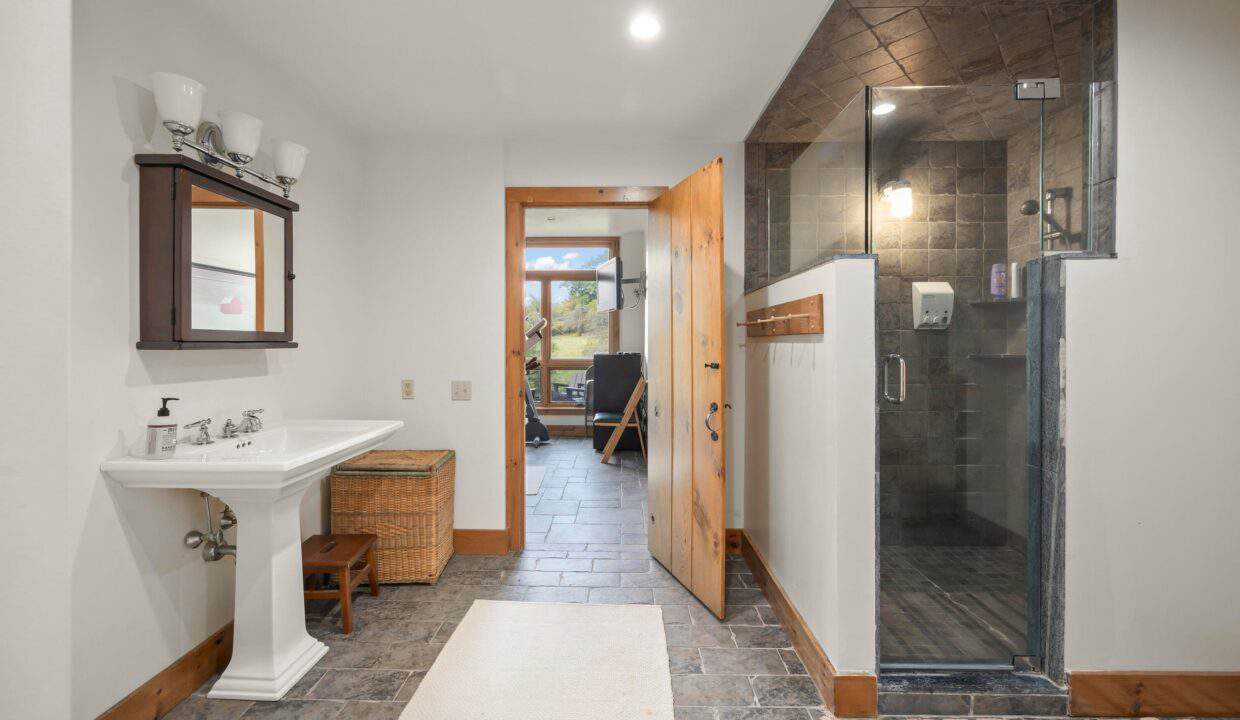 20251029161248346299000000-o