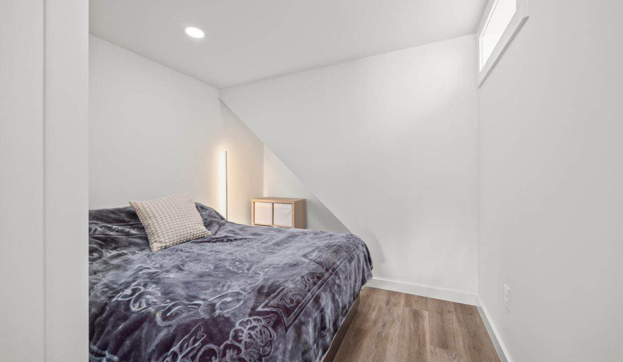 20251031215028387119000000-o